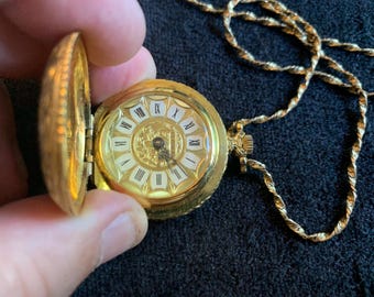 Vintage Ilona Goldfarbene Damenuhr mit 14 Karat vergoldeter Kette