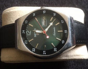 Vintage rare Men’s Seiko 5 Silver Automatic watch with Green / Black dial