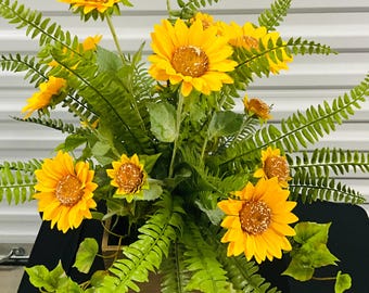 Sunflower Floral Centerpiece in Wooden Box, Rustic Farmhouse Decor, Yellow Sunflower Arrangement, Summer Home Decor, Table, Front Porch