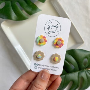 Tie Dye Flower Stud Orecchini / Stud Pack / Rainbow Tie Dye Orecchini / Orecchini fatti a mano / Regalo per lei / Regalo per la mamma