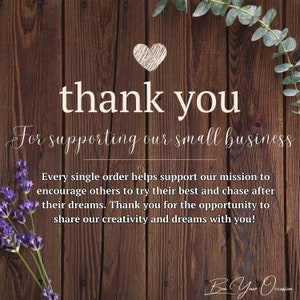 Op de afbeelding: Een rustieke houten achtergrond met een hart getekend in wit. De tekst "thank you" is geschreven in wit handschrift. De tekst "For supporting our small business" is geschreven in wit handschrift. De tekst "Every single order helps support our mission to encourage others to try their best and chase after their dreams. Thank you for the opportunity to share our creativity and dreams with you!" is geschreven in wit. De tekst "BY Occasion" is geschreven in wit handschrift.