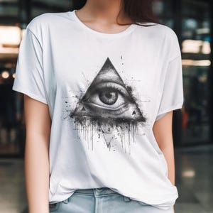 All-Seeing Eye Pyramid T-Shirt – Grayscale Symbolism in Modern Streetwear for Spiritual and Edgy Fashion Enthusiasts