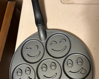 Smiley emojis pancake pan