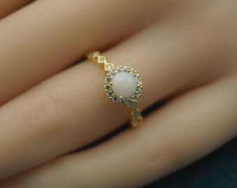 Anel de opala de cristal Halo, anel delicado, pedra de nascimento de outubro, joias de opala, anéis empilháveis, anéis para mulheres, presente para ela, presente para a mãe