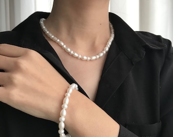 Smyckeset med rispärlor i sterlingsilver, elegant halsband och armband med sötvattenspärlor, minimalistiska brudsmycken, klassisk present till henne