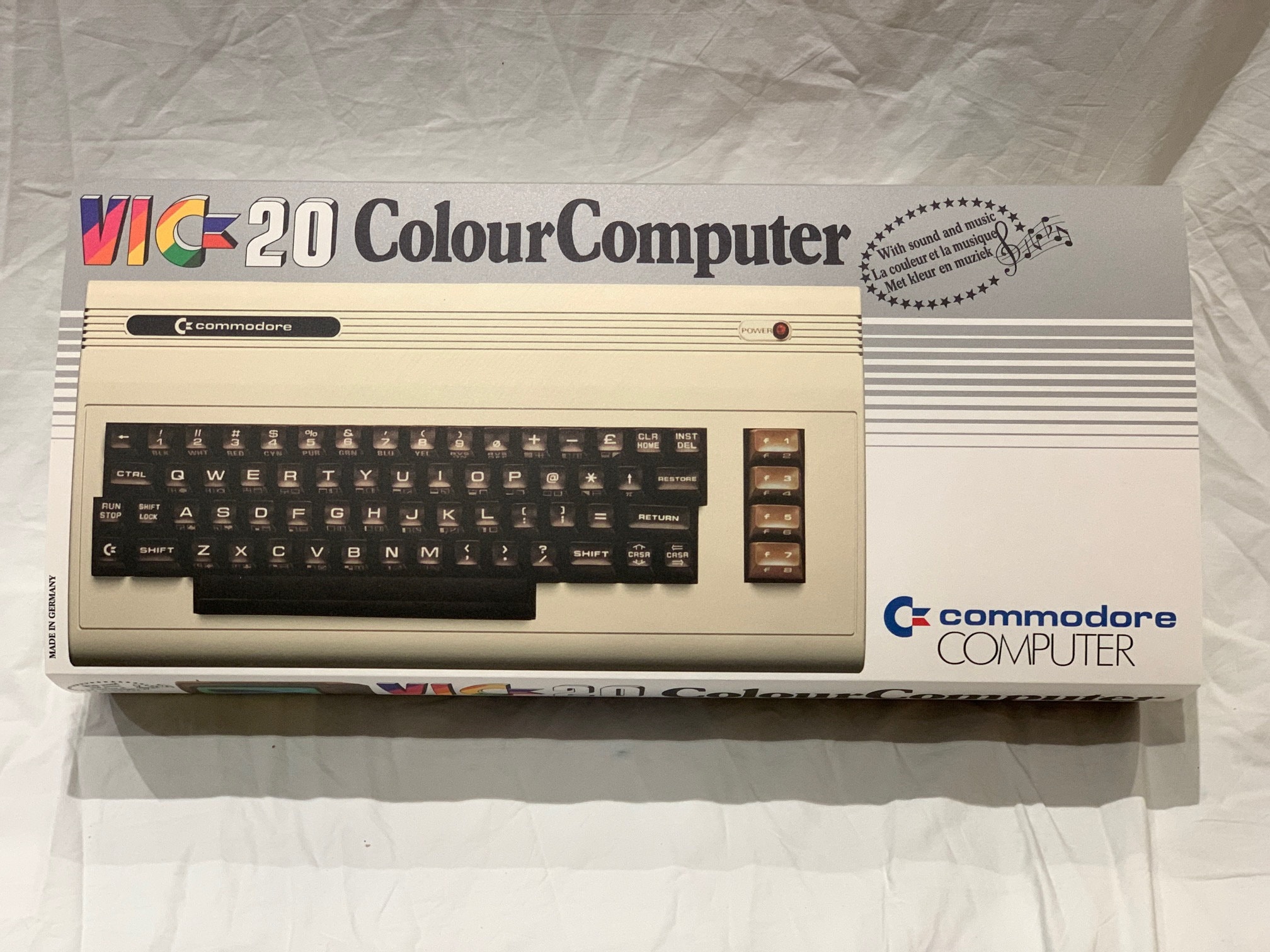 Box SLEEVE for Commodore VIC-20 ( Caja / Boîte / Der Karton