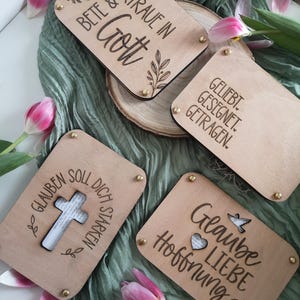 Religiöse Holzkarte personalisiert Geschenk mit Gravur zur Taufe Kommunion Konfirmation christliche Glückwunschkarte individuell graviert