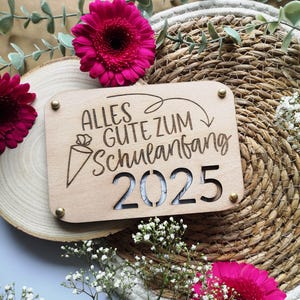 Personalisierte Holzkarten zur Einschulung – Einladung, Geschenk, Erinnerung. Nachhaltig, mit Gravur & Namen. Perfekt für Schulanfang