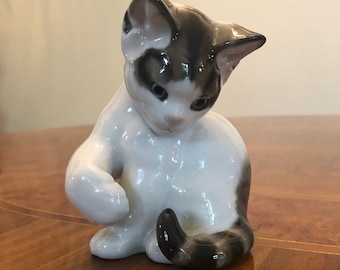 Cat Rosenthal Porcelain signed Prof. Kärner, circa 1970, Germany