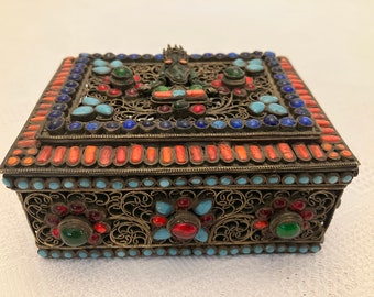 Silver box with 'Green Tara', coral, turquoise, circa 1900, Tibet/Nepal