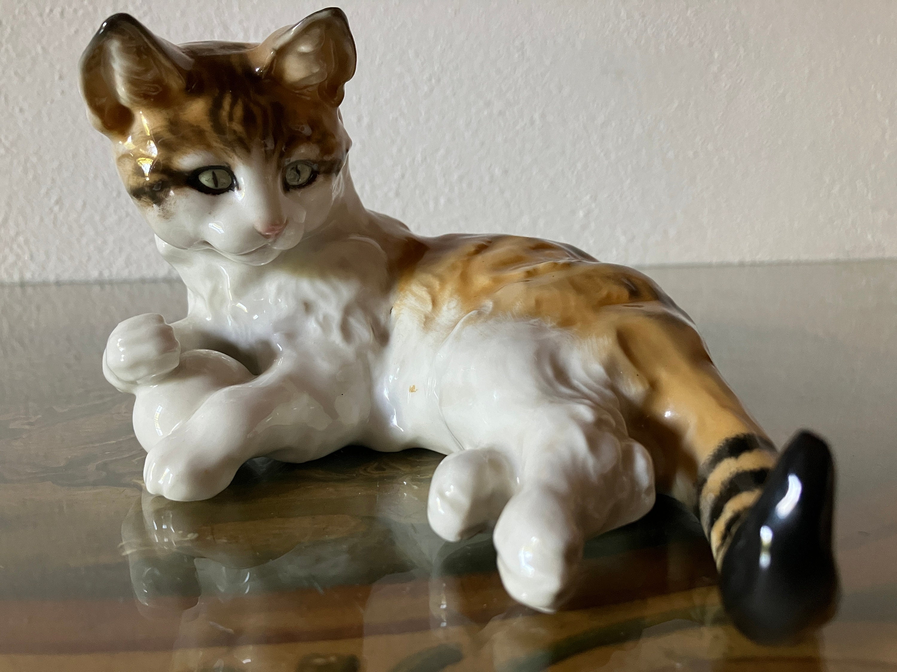 Cat with ball, porcelain Hutschenreuther Art Department, signed 1980s, around 1950/60, Germany