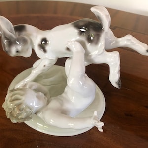 Kid and putto playing, porcelain Schaubach Kunst Bock Wallendorf, around 1950. Germany