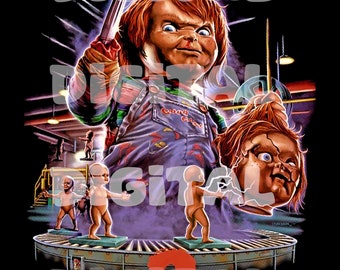 Könnte beinhalten: Ein schwarzes und rotes T-Shirt mit einem gruseligen Puppenmotiv, das ein Messer hält. Der Text "It's Playtime...Again!" und "Child's Play 2" ist auf dem Shirt zu sehen.