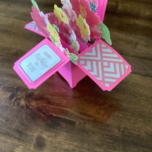 Pop up floral birthday card
