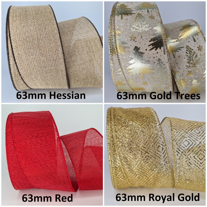 Op de afbeelding: Vier rollen lint, elk 63 mm breed, in verschillende kleuren en patronen. De linten zijn:  Hessian, Gold Trees, Rood en Royal Gold.