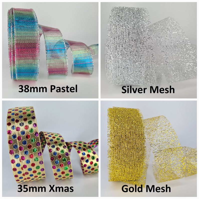 Op de afbeelding: Vier rollen lint, twee met een mesh-structuur en twee met een patroon. De mesh-linten zijn zilver en goud. De gepatroneerde linten zijn pastelgestreept en hebben een gouden achtergrond met kleurrijke stippen. De tekst op de afbeelding luidt "38mm Pastel", "Zilver Mesh", "35mm Kerstmis" en "Goud Mesh".