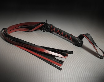 Vencejo largo de cuero negro y rojo