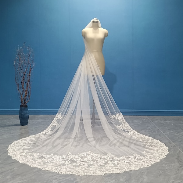 Unique White Bridal Lace Veil, Vintage Cathedral Length Lace Appliqué Veil, Romantic Wedding Ivory Lace Veil
