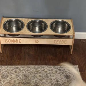 Elevated Triple Feeder for Dogs, Personalized Tilted Food Bar for Multiple Dogs Households, Raised Dog Feeding Station with 3 Bowls light oak