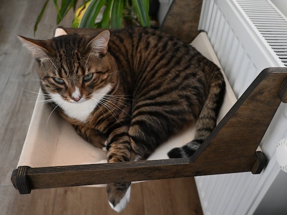 Heizkörper-Katzen-Hängematten-Bett aus Naturmaterialien, Heizungs-Hängematte,  verstellbares hängendes Katzenbett-Regal, moderne Katzenbett-Möbel, KARPO -  .de