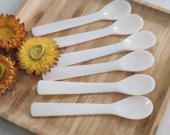 Mother of Pearl Caviar Spoon: Shell Utensils, Elegant Serving