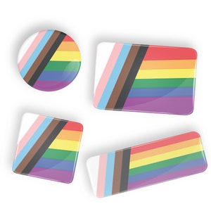 Trans Queer POC Pride Flag pin badge bouton ou aimant LGBT lgbtq lgbtqi lgbtqia