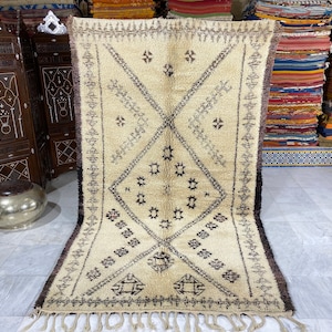 Old Berber Rugs, Famous Beniourain Carpet, White and Black Berber rug ( 175 x 300 Cm )