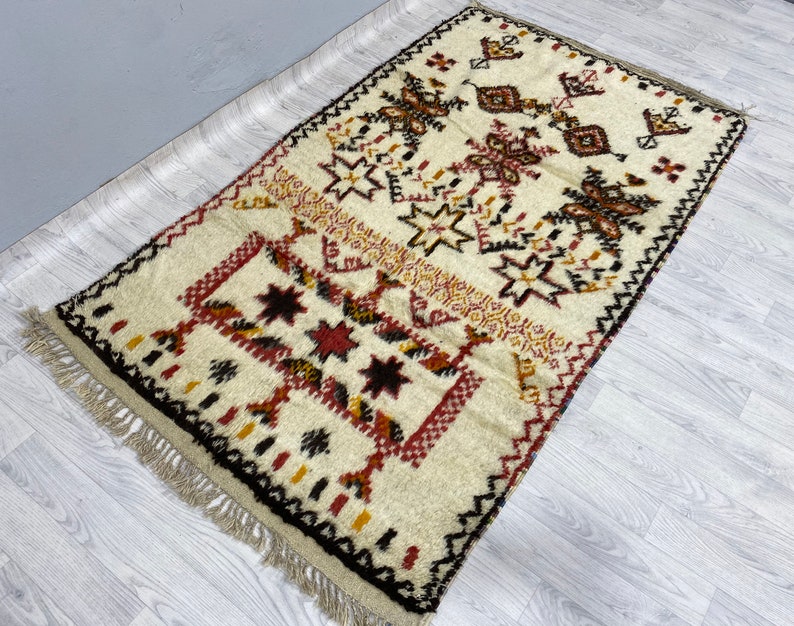 Unique Azilal Rug, Moroccan Berber Rug, Handwoven Carpet, Home Decor, 118x205cm . Free Shipping