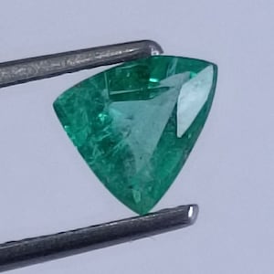 Natural Emerald Fancy Shape Stone, Natural Emerald 1CT, Emerald Trillion, Emerald Fancy Shape, Emerald, Emerald Cut Emerald, Emerald Stone.