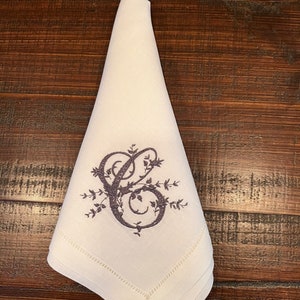 Embroidered Linen Dinner Napkin, Monogram Napkins, Initial, Victorian Initial, cloth Napkins, set of napkins, wedding napkins, one color