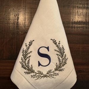 Servilletas de lino bordadas, servilletas con monograma y corona de laurel, monograma de una sola letra, servilletas personalizadas