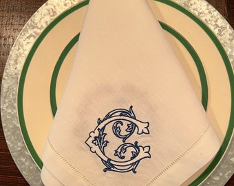 Embroidered linen dinner napkins, monogrammed napkins, personalized napkins, vintage vine single letter monogram, wedding napkins