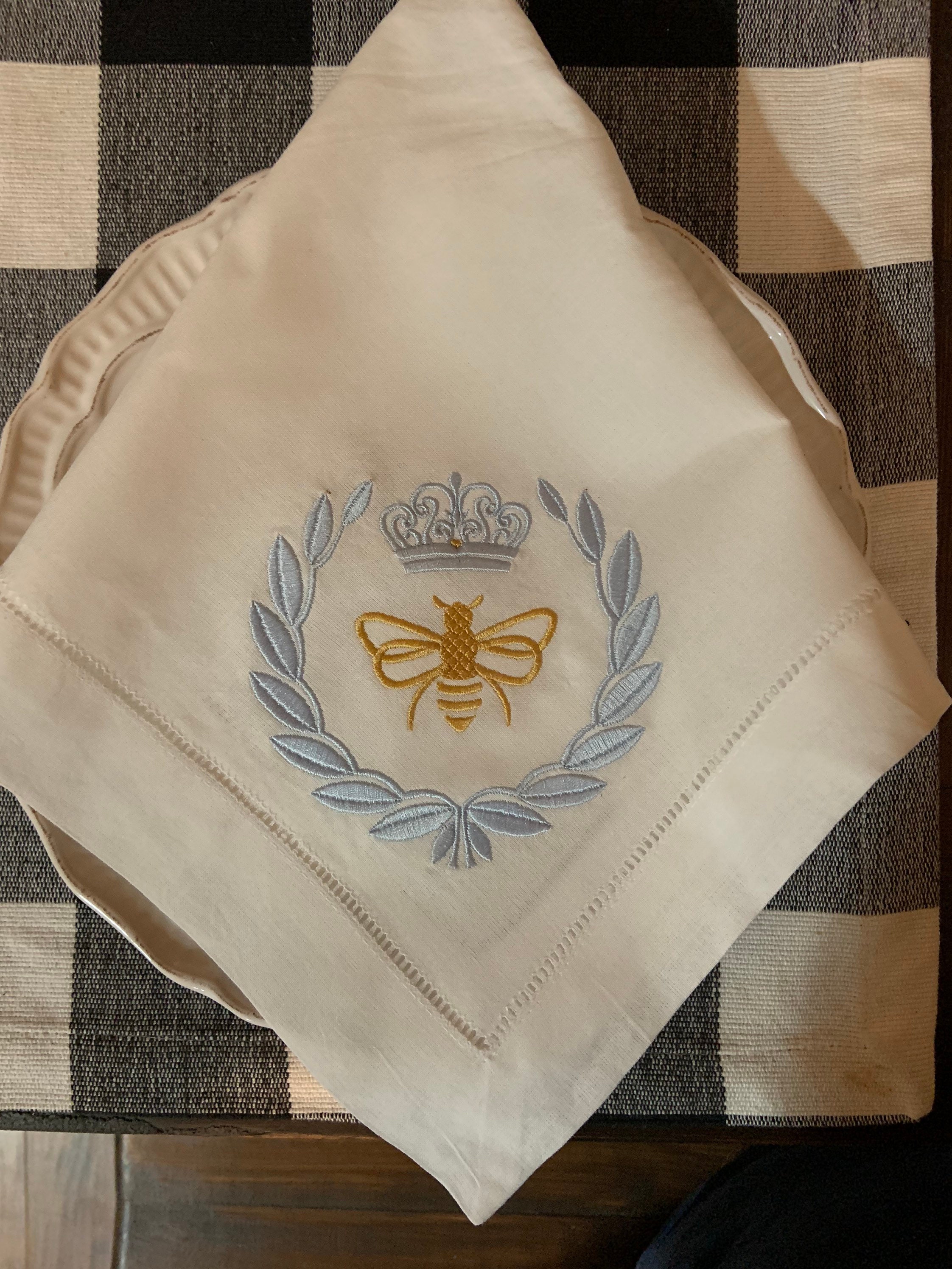 Embroidered Linen Dinner Napkins French Bee Napkins set of Napkins Queen Bee Napkins Bee Napkins Cloth Napkins Housewarming