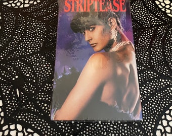 Striptease (1996) Demi Moore Brand New SEALED VHS Tape