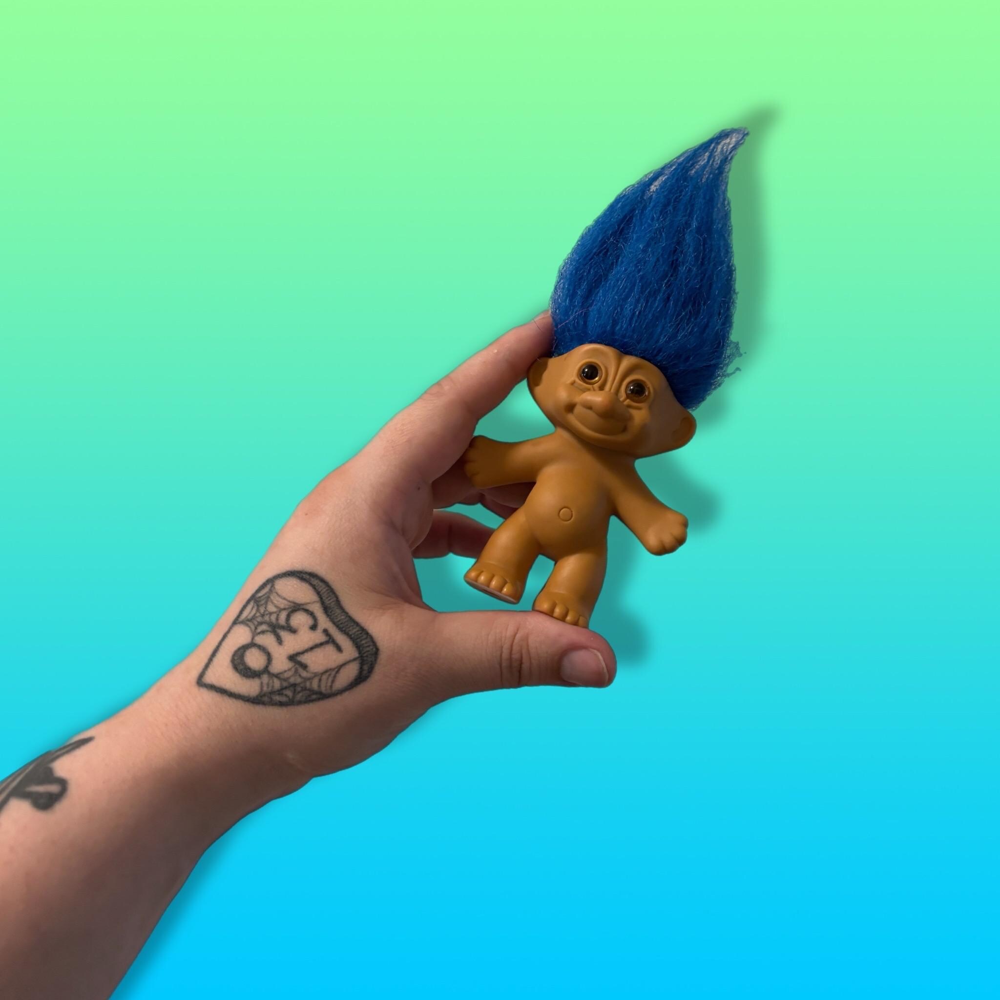 [ARABIA]廃盤　ヘルヤ　蓋付きポット　チューリップ　水色 Vintage 1992 Small Russ Berrie Troll Doll Blue Hair, Retro Toy