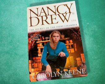 Nancy Drew #159: Il segreto della camera ardente di Carolyn Keene Mistero per bambini Copertina flessibile