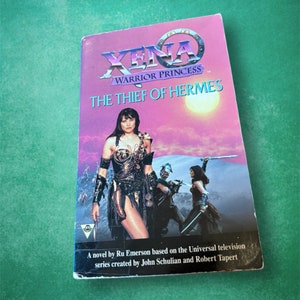 Xena Principessa Guerriera: Il Ladro di Hermes di Ru Emerson, libro tascabile fantasy degli anni '90 basato sulla serie TV di successo!