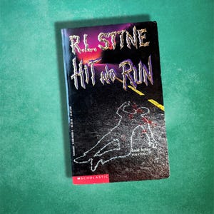 Hit And Run di R. L. Stine Vintage anni &#39;90 Spettrale Scholastic YA Horror Libro tascabile