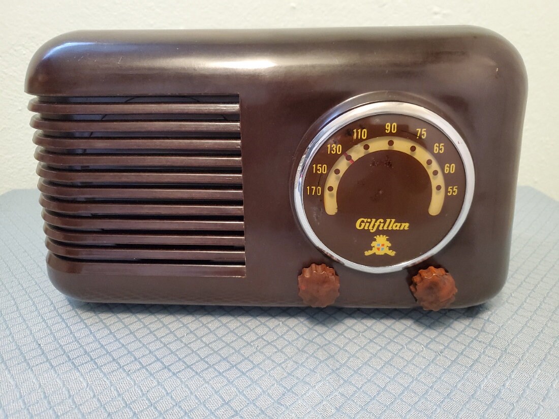 Gilfillan Brothers Model 56, 1946 Vintage Collectible Restored AM Only