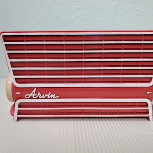Condizioni eccezionali! Radio a valvole Arvin del 1956 restaurata, mobile rosso fiamma, predisposizione Bluetooth.
