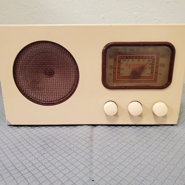 1948 Sparton model 6A66, vintage collectable tube radio, restored with iPod / bluetooth access.