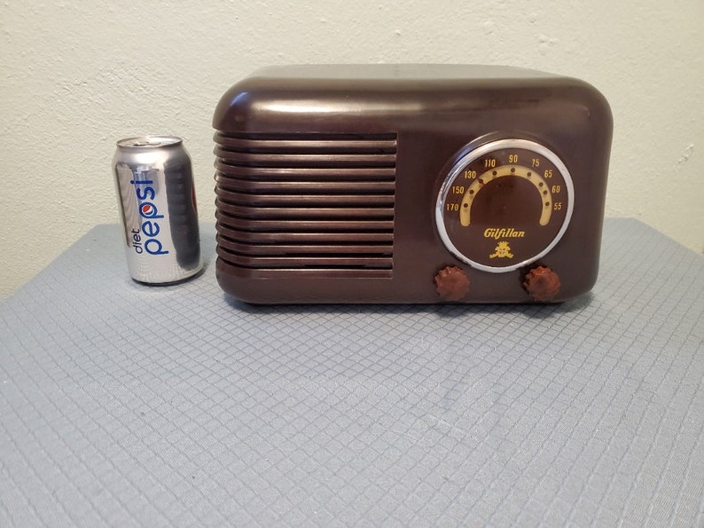Gilfillan Brothers Model 56, 1946 Vintage Collectible Restored AM Only
