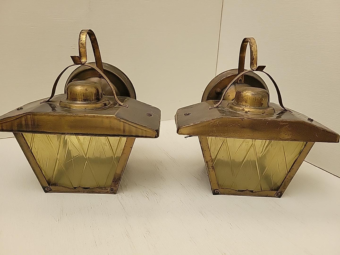 Pair Vintage Cottage Tudor Bungalow Craftsman Amber Glass Porch Sconce Light Fixture Brass