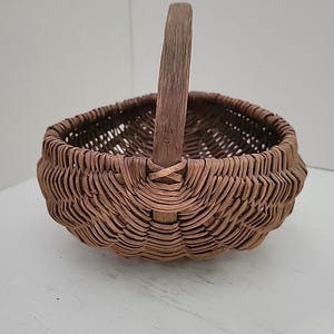 Antique Primitive Hand Woven Ribbed Buttocks Gathering Basket