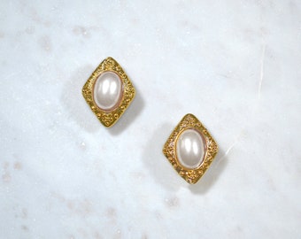 Vintage 1970's Gold Tone Faux White Pearl Diamond Shape Floral Flower Border Large Thick Statement Clip On Earrings