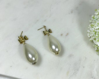 Vintage 1980s Gold Tone Faux White Pearl Bow Round Teardrop Thick Statement Large Dangly Drop Elegant Stud Earrings