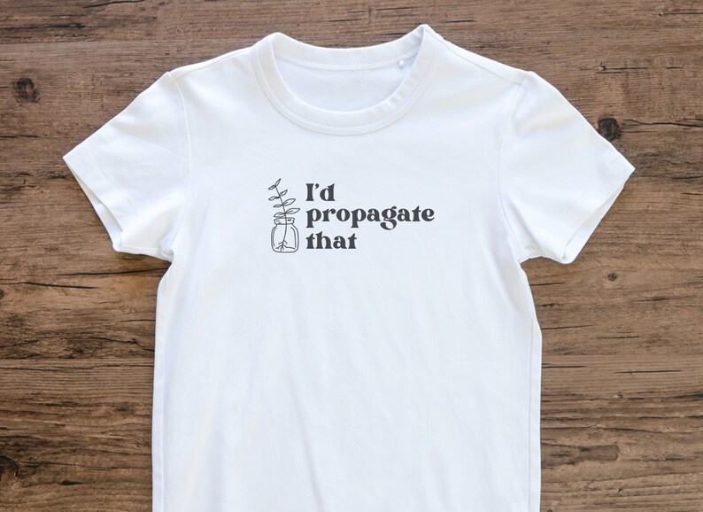 Peut inclure: T-shirt blanc avec un graphique noir d'une plante dans un bocal et le texte "J'aimerais propager &ccedil;a".