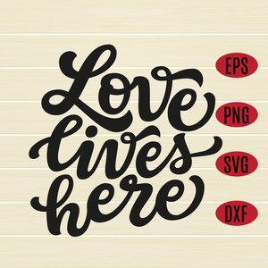 愛はここにある SVG デザイン、愛の SVG 引用、ロマンチックな SVG シャツ、クリカット用のウェディング カット ファイル、ホーム デコレーション、Eps、Dxf、Png、デジタル ダウンロード