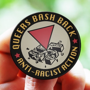 Queers kontratakują - akcja antyrasistowska Przypinka, Odznaki, Pin, Antyfaszystowski, LGBTQ, Pin z różowym trójkątem