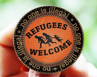 Refugees Welcome Button: Antifaschistisch, Antirassistisch